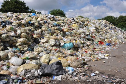 Ein riesenhafter Berg Plastikmüll