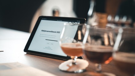 Die Expertenjury traf sich 4. Februar bei Maisel & Friends in Bayreuth, um die 106 eingereichten Biere professionell zu bewerten und daraus die Gewinner zu ermitteln. (Foto: © Maisel & Friends)