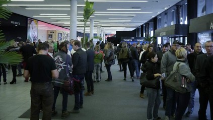 Aussteller und Gäste auf Messe