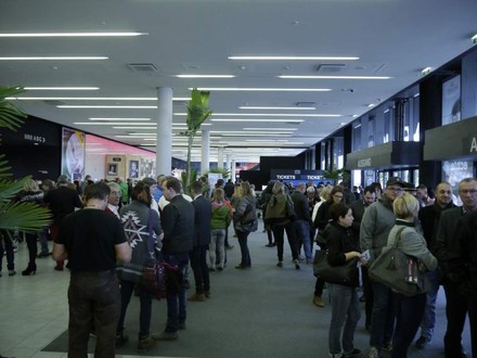 Aussteller und Gäste auf Messe