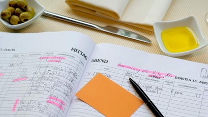 Ein ausgefülltes Reservierungsbuch