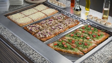 Diverse Speisen in Auslage