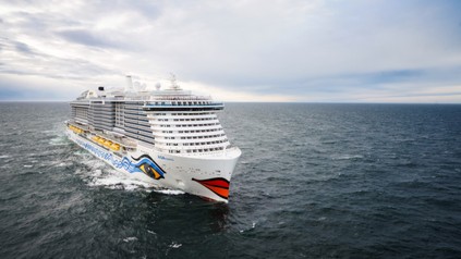 Die „Aidacosma“ auf dem Weg nach Hamburg. (Foto: © Aida Cruises)