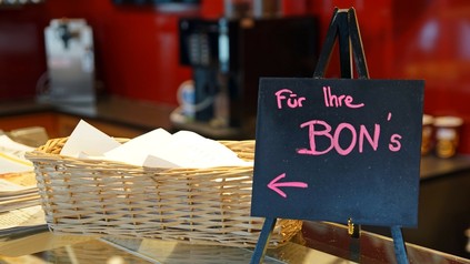 Ein Korb voller Kassenbons