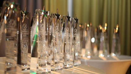 Certified Star Awards 2020 auf Tisch aufgereiht