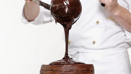 Sacher-Torte wird gemacht