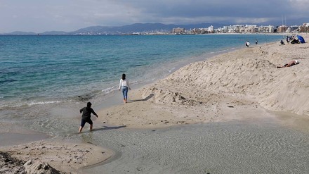Noch ist auf Mallorca wenig los. Das wird sich aber bald ändern. (Foto: © picture alliance/dpa | Clara Margais)