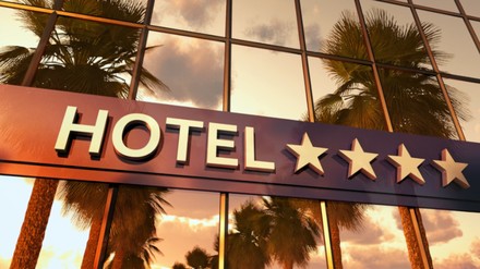 Hotelschild mit Sternen