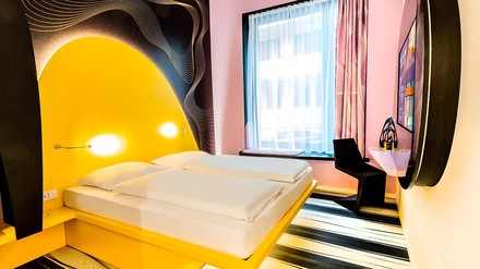Die junge Hotelkette bringt reichlich Farbe mit. (Foto: © prizeotel)