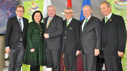Landesrat Christian Buchmann, Landesschulratspräsidentin Elisabeth Meixner, Landeshauptmann Hermann Schützenhöfer, Direktor Wolfgang Haas, Kurator Dr. Peter Florian und Mag. Peter Kospach bei den Feierlichkeiten des 70-jährigen Jubiläums der Tourismusschulen Bad Gleichenberg