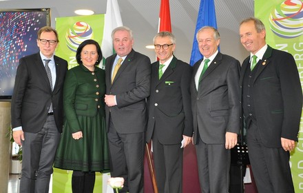Landesrat Christian Buchmann, Landesschulratspräsidentin Elisabeth Meixner, Landeshauptmann Hermann Schützenhöfer, Direktor Wolfgang Haas, Kurator Dr. Peter Florian und Mag. Peter Kospach bei den Feierlichkeiten des 70-jährigen Jubiläums der Tourismusschulen Bad Gleichenberg