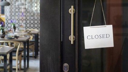 Geschlossen-Schild an Restauranttür