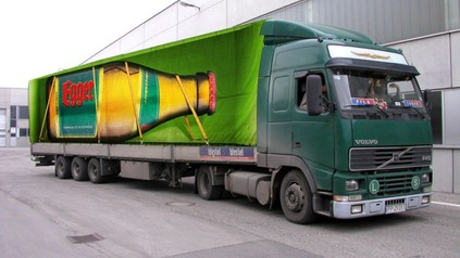 Ein LKW der Brauerei Egger
