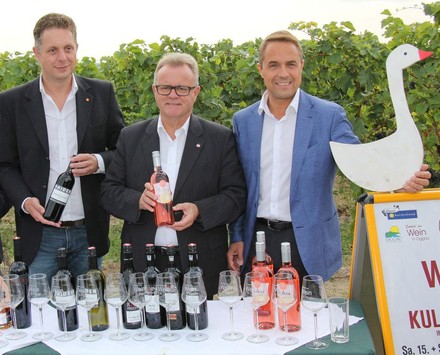 Alexander Petschnig, Hans Niessl und Mario Baier zeigen Weine