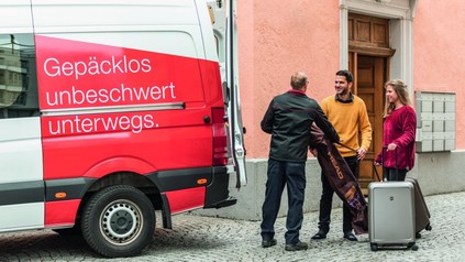 Lieferservice bringt Urlaubsgepäck zum Quartier der Gäste