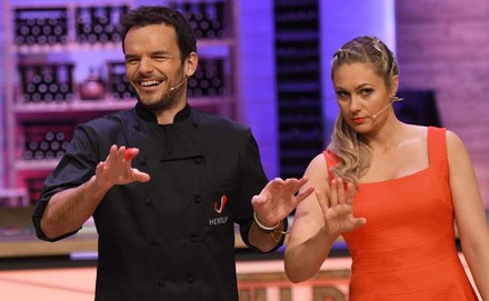 Steffen Henssler und Ruth Moschner bei Grill den Henssler