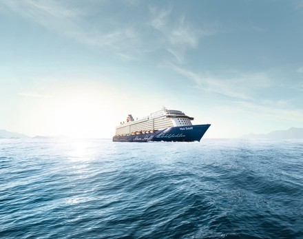 Das Kreuzfahrtschiff Mein Schiff auf See