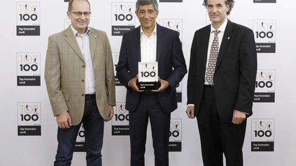 Der Gewinner des TOP Innovator 2018 mit zwei Juroren