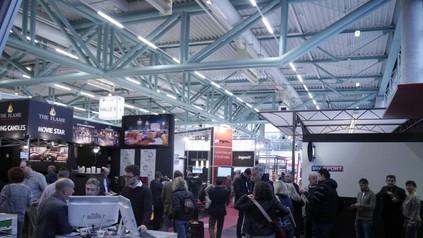 Aussteller und Gäste auf Messe