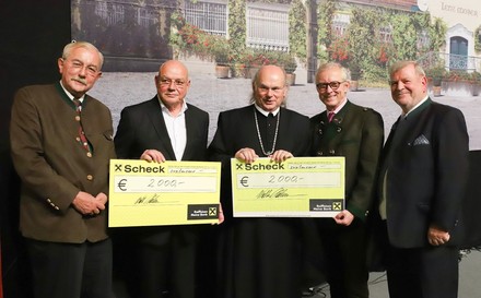 Überreichung von Spenden für caritative Engagements im Zuge des Herbstfestes.