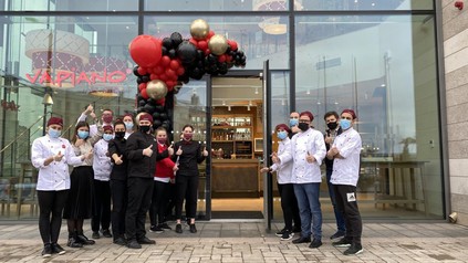 Das Team des Vapiano Riga vor dem Betrieb
