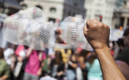 Eine Demo vor dem Bundestag