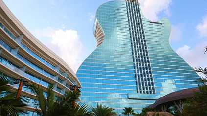 Ein Hotel in Form einer Gitarre