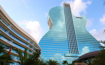 Ein Hotel in Form einer Gitarre