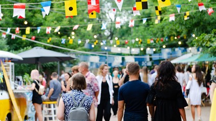 Menschenmassen auf einem Foodfestival
