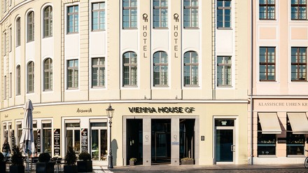 Vienna House OF Dresden, Außenfassade