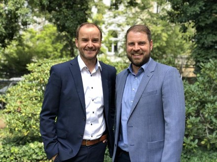 Thomas Pfenninger, Geschäftsführer des DEHOGA Sachsen, (li.) und Prof. Dr. Matthias Straub, geschäftsführender Direktor des Institutes für Dienstleistungsmanagement am SRH Campus Dresden