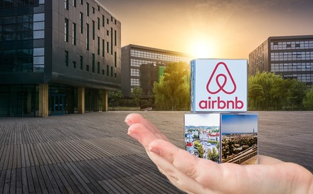 Das Logo von Airbnb