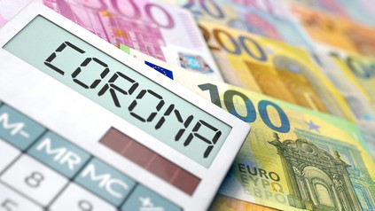 Geld und ein Taschenrechner