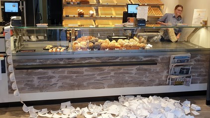 Hunderte Kassenbons kommen aus einer Kasse