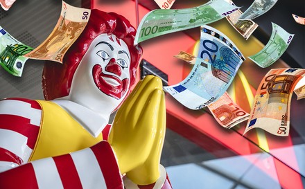 Ronald McDonald wirft mit Geld um sich