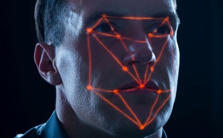 Biometrische Gesichtserkennung eines Mannes