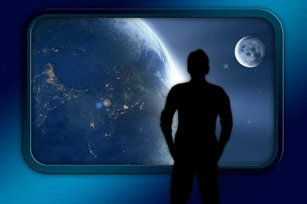 Silhouette Mann vor Welt