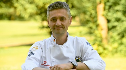 Ronny Pietzner verköstigt VIP-Gäste des Bundesligisten RB Leipzig. (Foto: © Fotoarchiv)