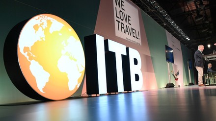 Bühne mit Beleuchtung in ITB-Form