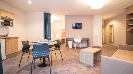 Blick in eine eingerichtetes Serviced Apartment