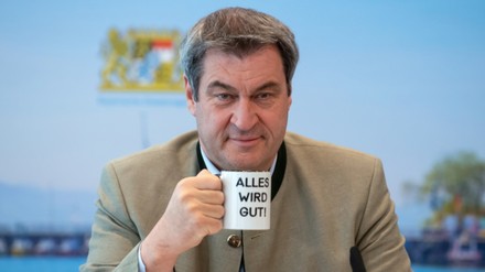 Markus Söder (CSU), Ministerpräsident von Bayern, sitzt vor Beginn einer Kabinettssitzung im Videoraum in der Staatskanzlei. (Foto: © picture alliance/dpa | Sven Hoppe)