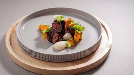 Im Aubergine erwartet den Gast eine kreative und weltoffene Küche. (Foto: © Vier Jahreszeiten Starnberg)