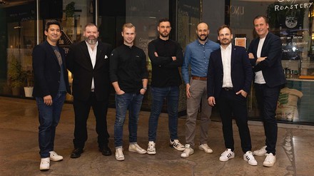 Von links: Tohru Nakamura, Max Haußmann, Tom Heeg, Kevin Link, Fabian Post, Stephan Fobo, Marc Uebelherr. (Foto: © Schreiberei)