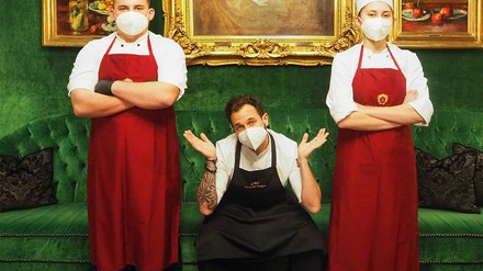 Küchenchef und zwei Kochazubis des Hotel Sacher