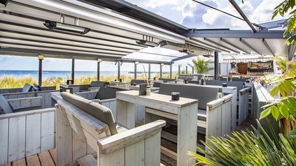 Die Außenterrasse eines Lokals