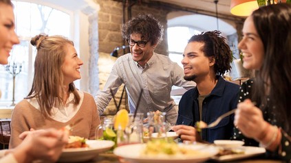 Freunde im Restaurant