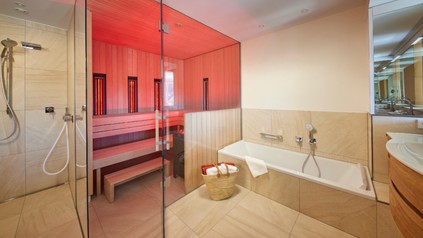 Ein besonderes Highlight ist die private finnische Sauna im Badezimmer. (Foto: © Björn Lülf)