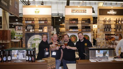 Julia Wesseloh (links) und Bjarne Hoier (zweiter von links)