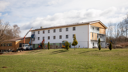 Die letzten Arbeiten werden abgeschlossen, bevor am Wochenende die ersten Gäste ins Haus kommen (Foto: © DJH Bayern)
