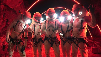 Eine Gruppe Astronauten auf dem Mars